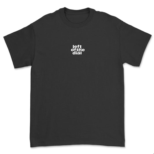 T-shirt 'Left of the Dial' • Klein wit logo midden